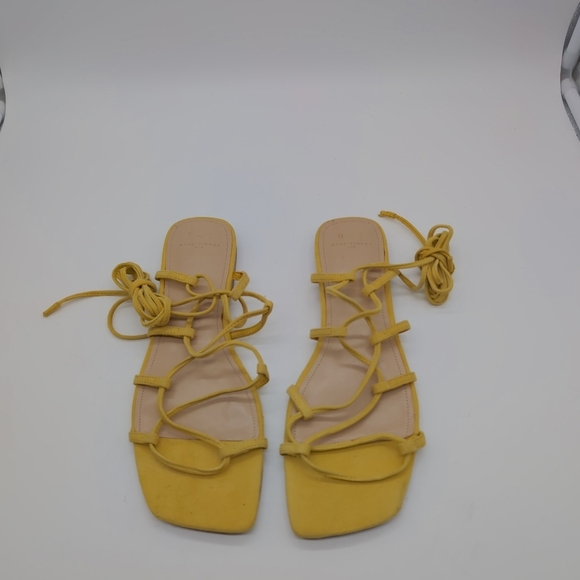 Marc Fisher LTD Yellow Sz 9 Roman Strappy Sandals Mahalia - Picture 8 of 8